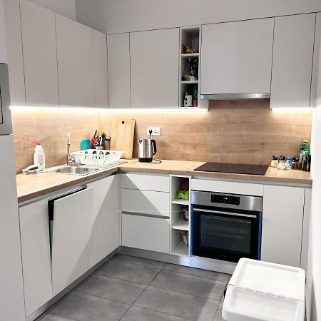 New 2022 Family&Friends Downtown Ac 3Br 2Ba Free Parking Big Balcony Near Metro&Train Station Self Check-In Apt Budapest Eksteriør bilde
