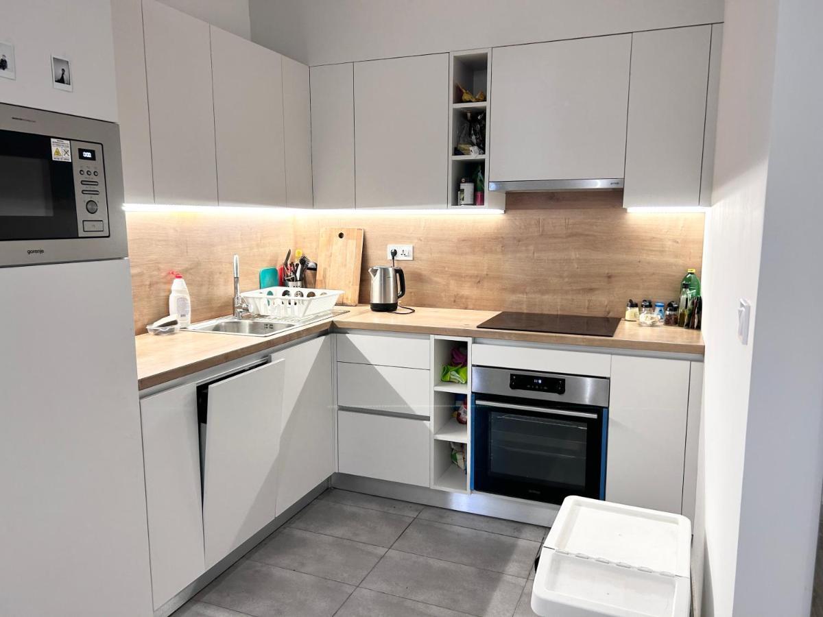 New 2022 Family&Friends Downtown Ac 3Br 2Ba Free Parking Big Balcony Near Metro&Train Station Self Check-In Apt Budapest Eksteriør bilde