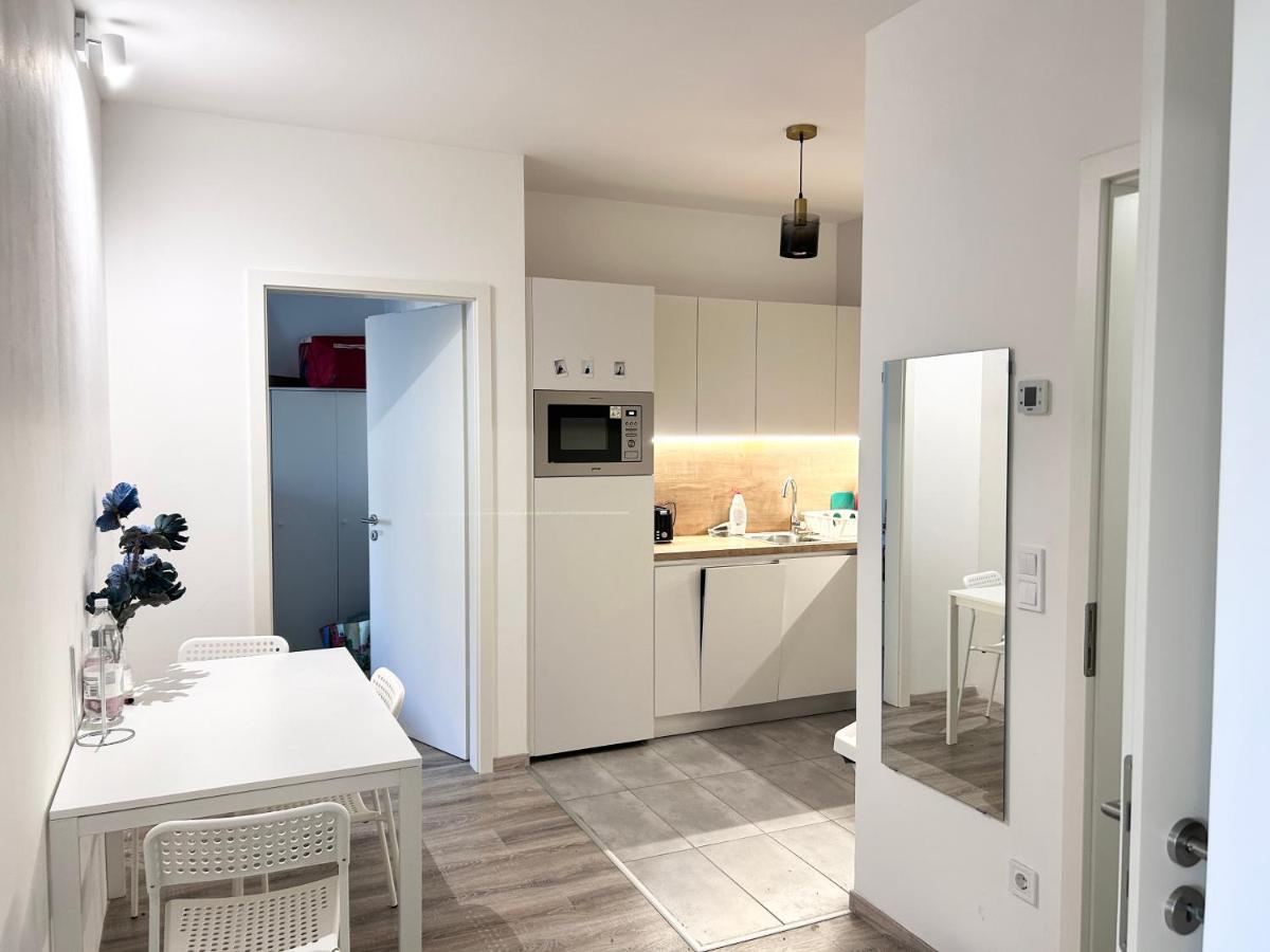 New 2022 Family&Friends Downtown Ac 3Br 2Ba Free Parking Big Balcony Near Metro&Train Station Self Check-In Apt Budapest Eksteriør bilde