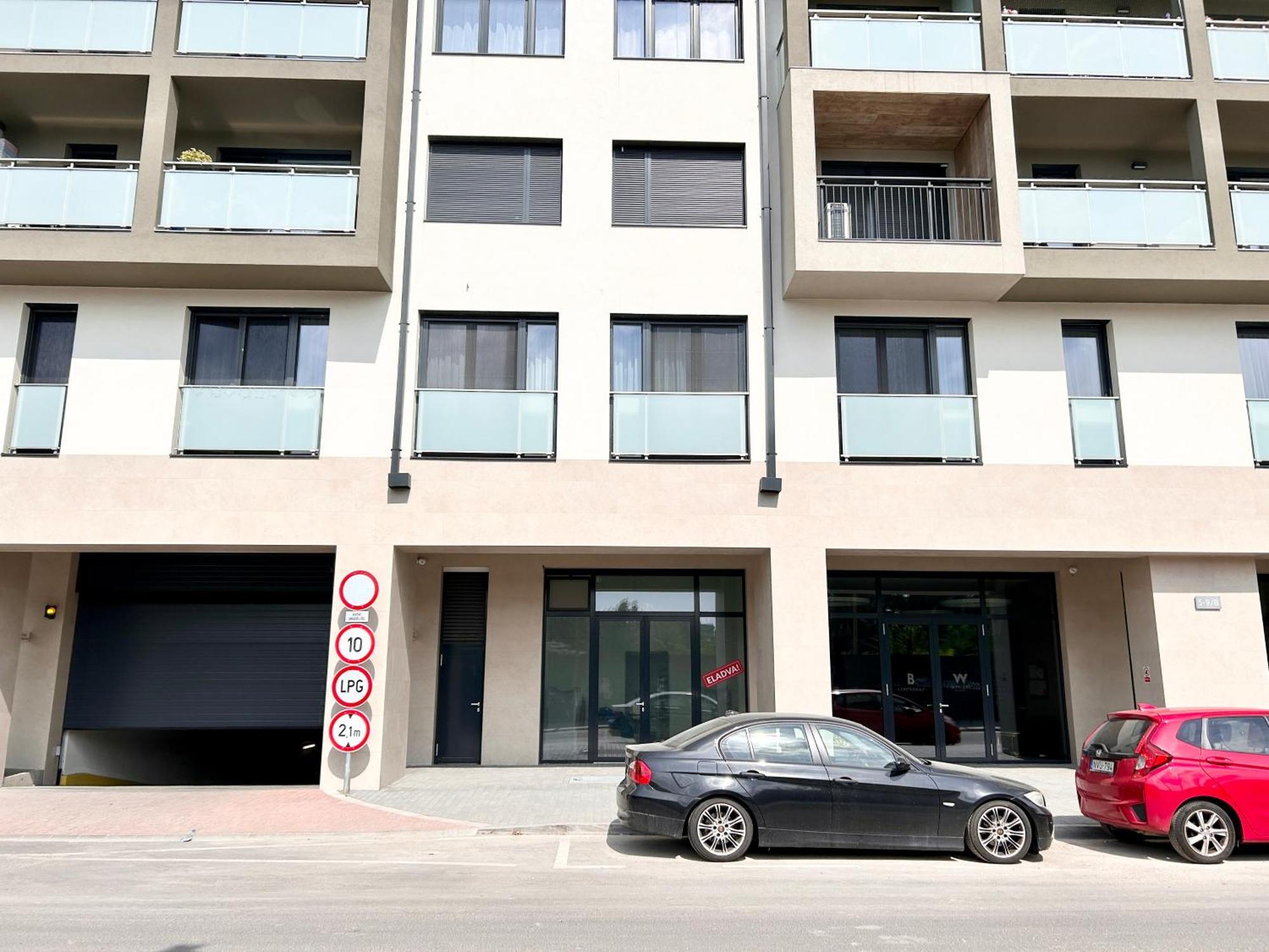 New 2022 Family&Friends Downtown Ac 3Br 2Ba Free Parking Big Balcony Near Metro&Train Station Self Check-In Apt Budapest Eksteriør bilde