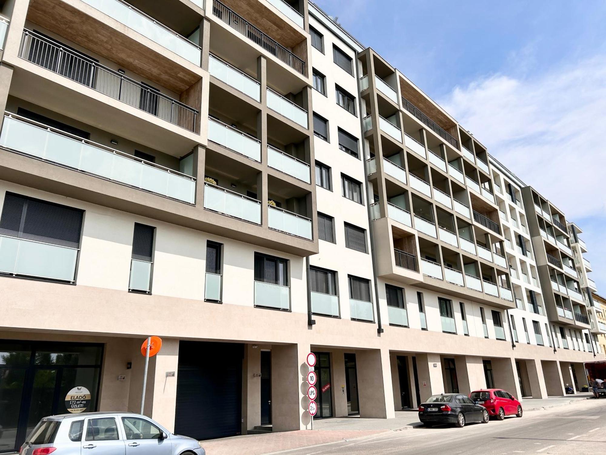 New 2022 Family&Friends Downtown Ac 3Br 2Ba Free Parking Big Balcony Near Metro&Train Station Self Check-In Apt Budapest Eksteriør bilde