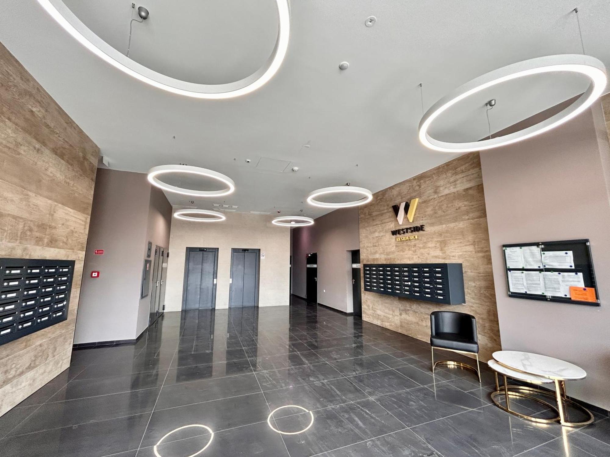 New 2022 Family&Friends Downtown Ac 3Br 2Ba Free Parking Big Balcony Near Metro&Train Station Self Check-In Apt Budapest Eksteriør bilde
