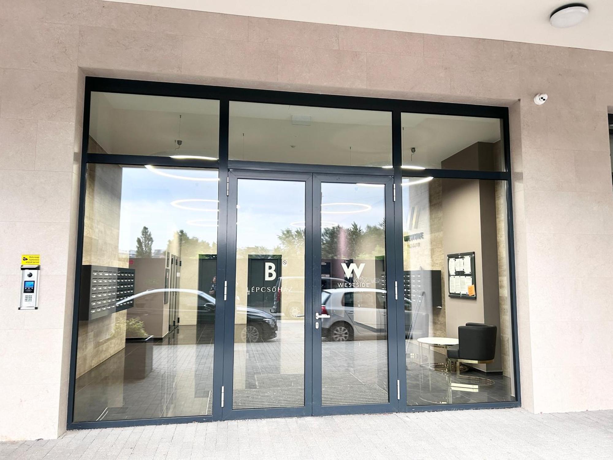 New 2022 Family&Friends Downtown Ac 3Br 2Ba Free Parking Big Balcony Near Metro&Train Station Self Check-In Apt Budapest Eksteriør bilde
